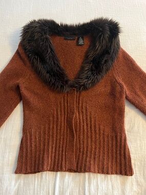 Sarah Spencer Rust Orange V-Neck Sweater with Dark Brown Faux Fur Collar